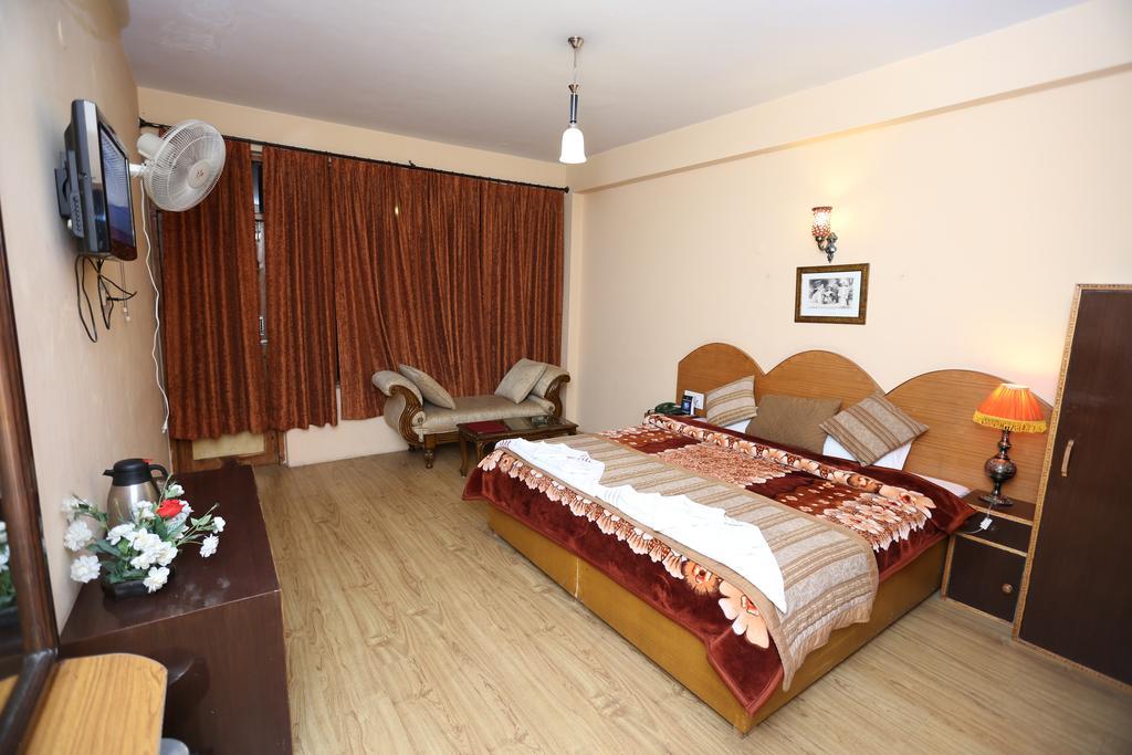Hotel Natraj Manali Dharamshala Kamer foto