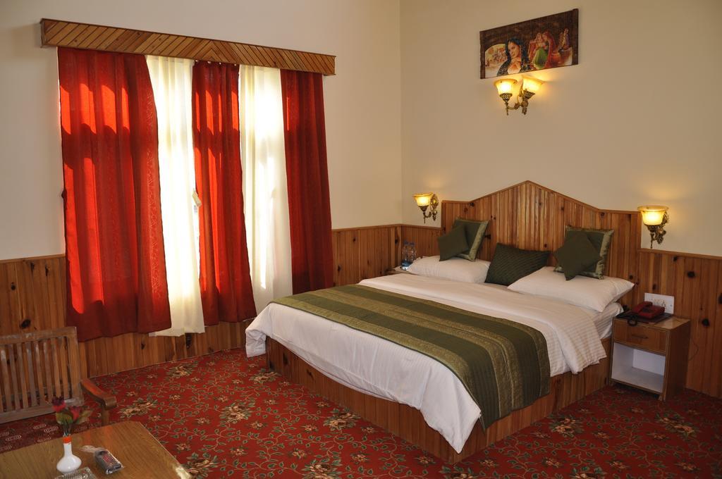 Hotel Natraj Manali Dharamshala Kamer foto