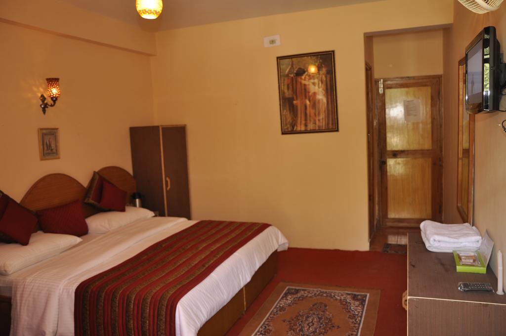 Hotel Natraj Manali Dharamshala Kamer foto