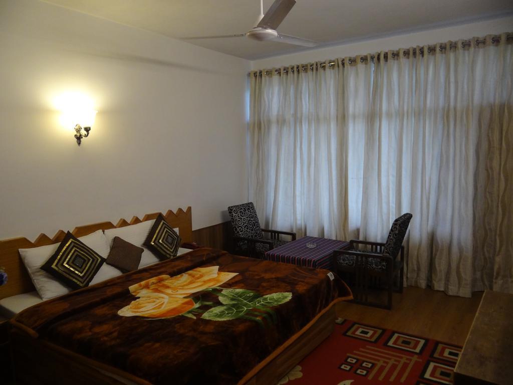 Hotel Natraj Manali Dharamshala Kamer foto