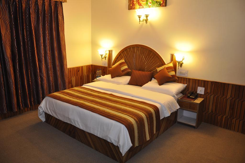 Hotel Natraj Manali Dharamshala Kamer foto