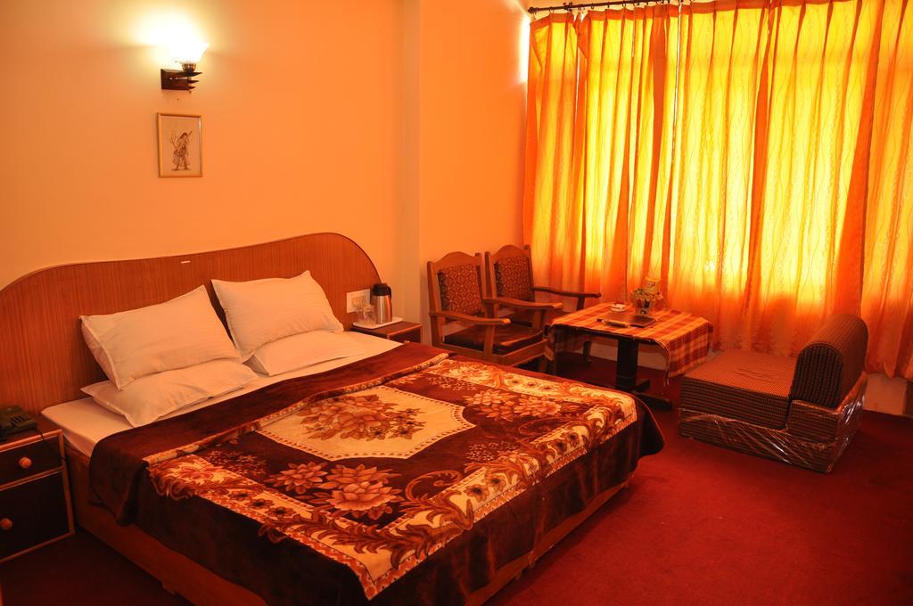 Hotel Natraj Manali Dharamshala Kamer foto