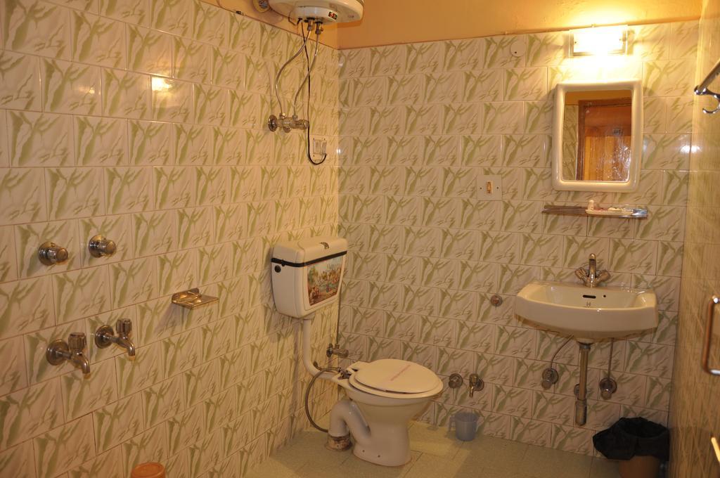 Hotel Natraj Manali Dharamshala Kamer foto