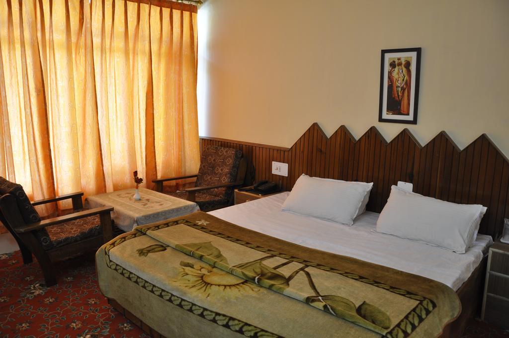 Hotel Natraj Manali Dharamshala Kamer foto