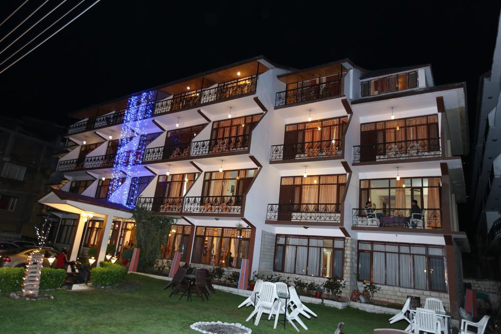 Hotel Natraj Manali Dharamshala Buitenkant foto
